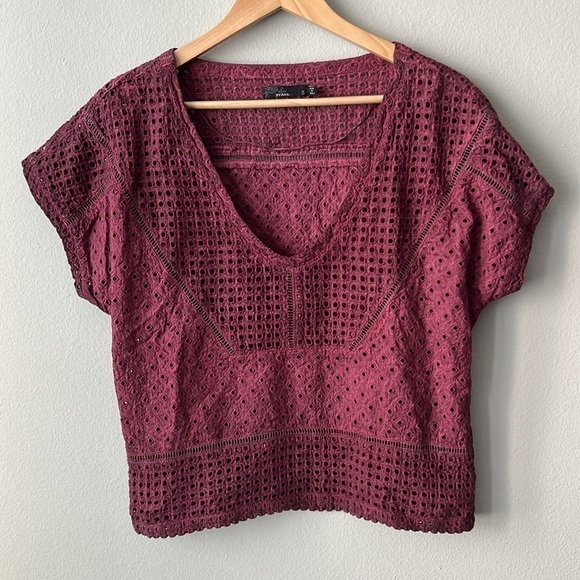 prAna Eyelet Embroidered Cropped Short Sleeve Blouse in Wine Red Size Small NWOT - Picture 1 of 5